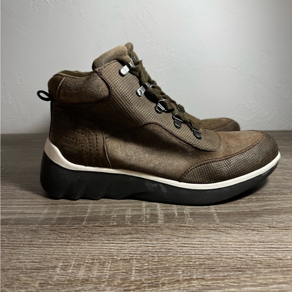 OTBT Commuter Cold Weather Lug Sole Lace Up Round Toe Brown Hiking Boot sz 7.5 - Picture 2 of 7